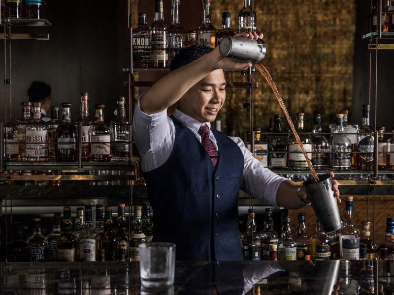 Nam nên học nghề gì? - Pha chế đồ uống (Bartender)